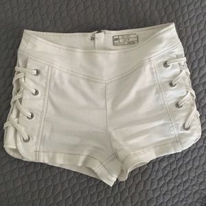 Side detail FP shorts! Size 27